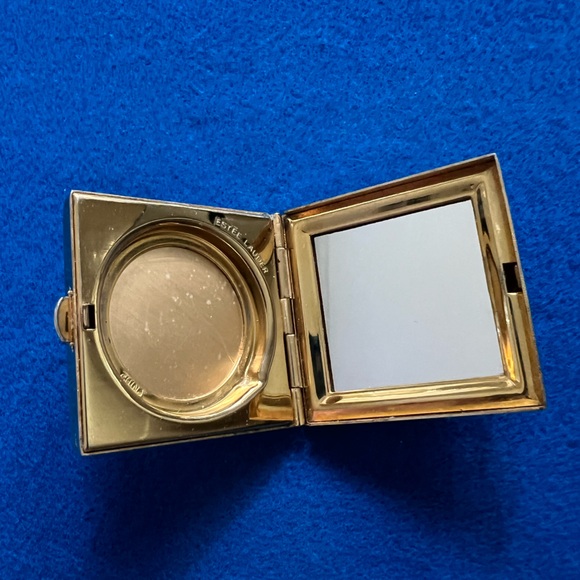 Vintage Estée Lauder ‘America The Beautiful’ Compact - Picture 10 of 13